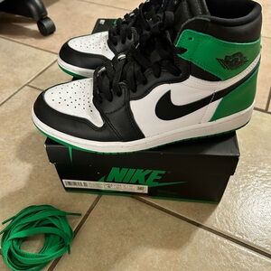 Nike Black and Green Shoe Box with Label